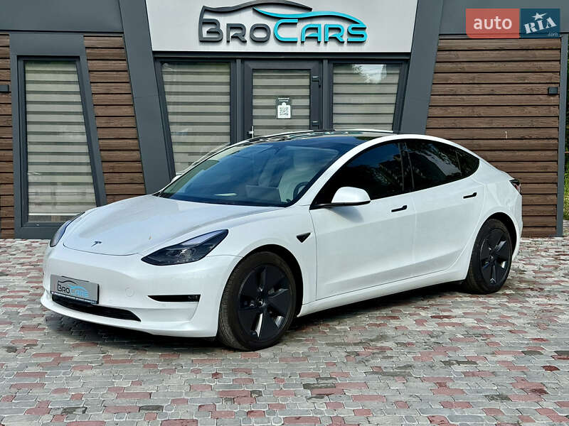 Tesla Model 3 (2022)