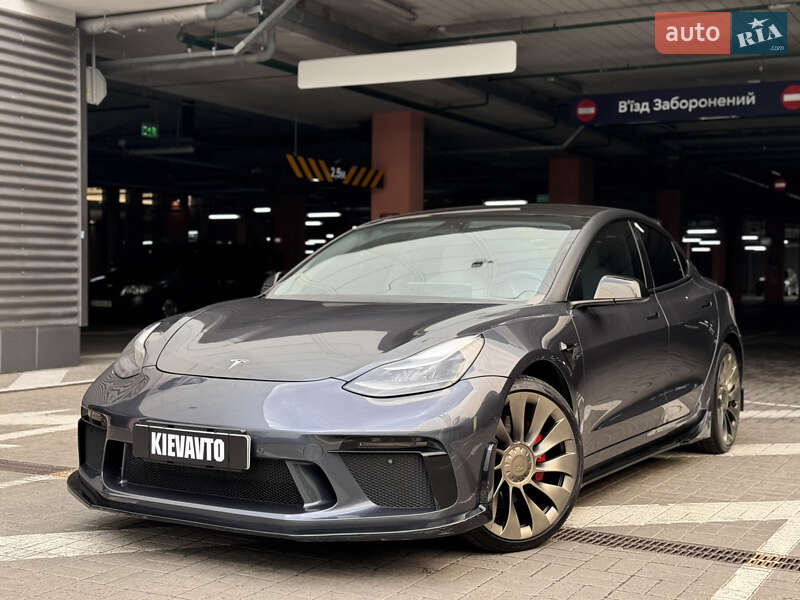 Tesla Model 3 (2021)