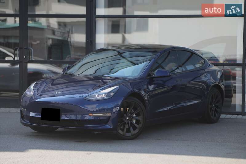 Tesla Model 3 (2022)