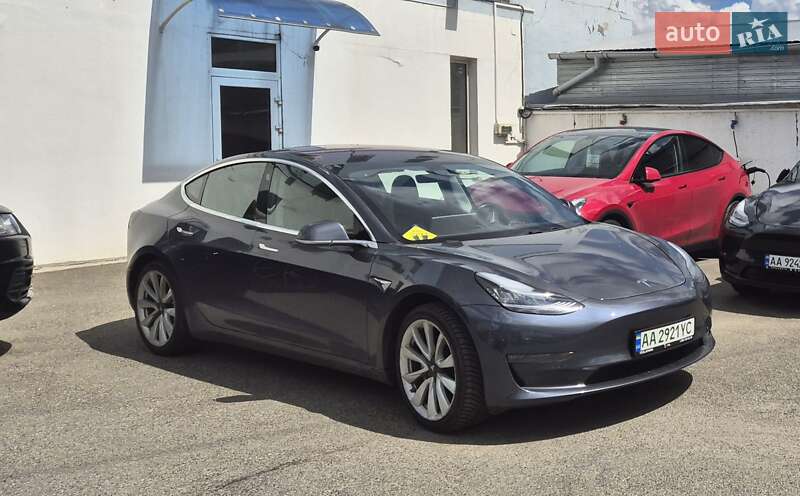 Tesla Model 3 (2018)
