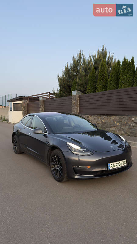 Tesla Model 3 (2018)