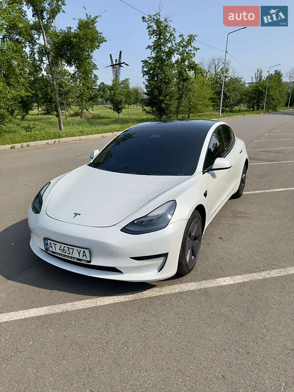 Tesla Model 3 (2022)