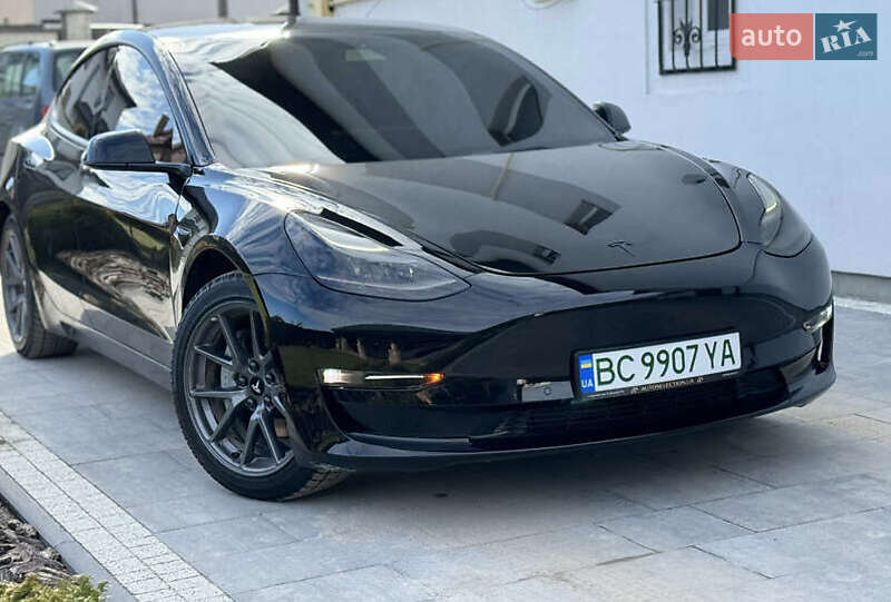 Tesla Model 3 (2022)