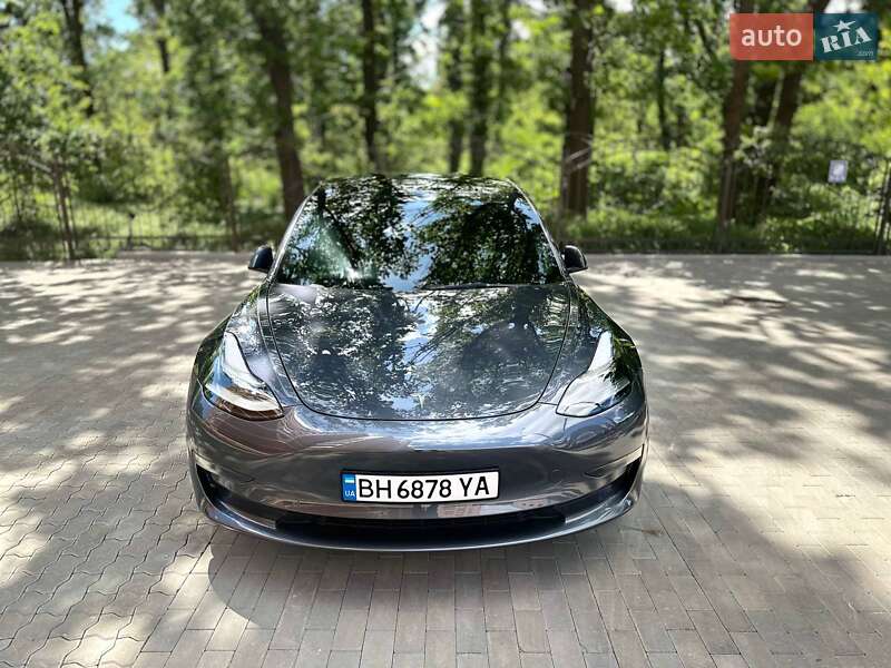 Tesla Model 3 (2023)
