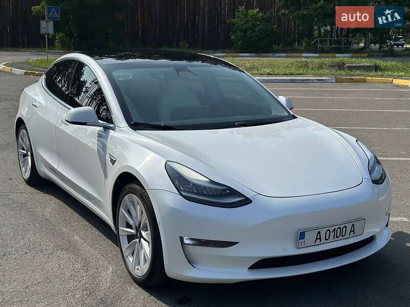 Tesla Model 3 (2019)