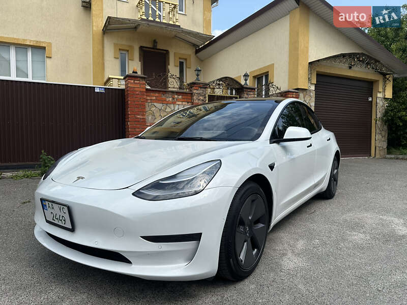 Tesla Model 3 (2023)