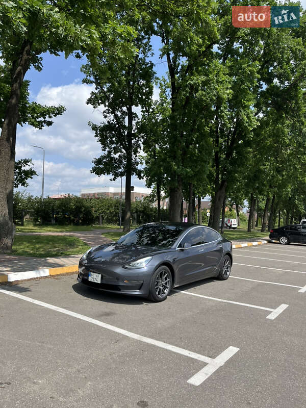 Tesla Model 3 (2018)