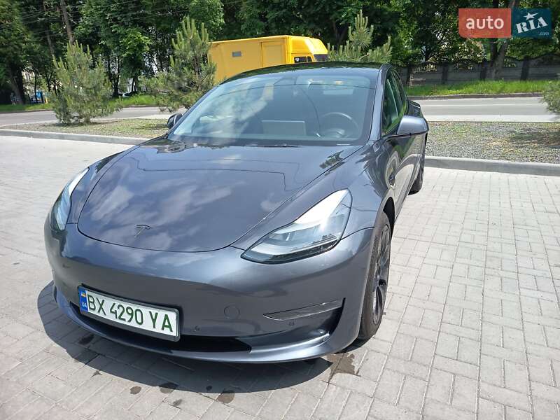 Tesla Model 3 (2022)