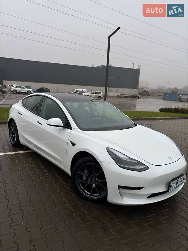 Tesla Model 3 (2022)