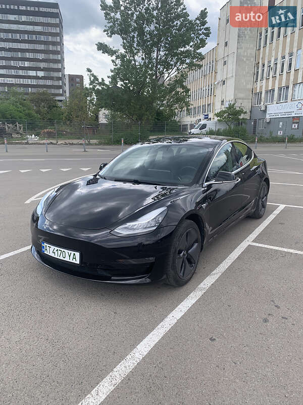 Tesla Model 3 (2019)