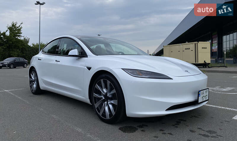 Tesla Model 3 (2024)