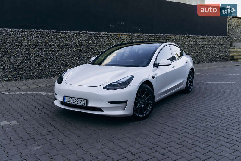Tesla Model 3 (2022)