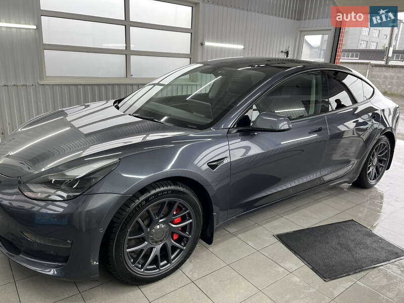 Tesla Model 3 (2022)