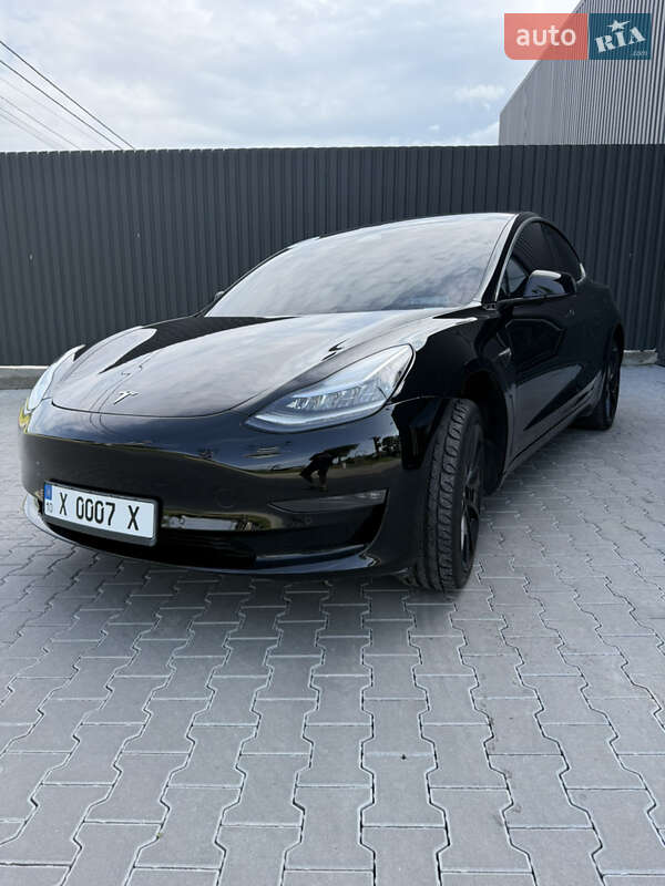 Tesla Model 3 (2019)