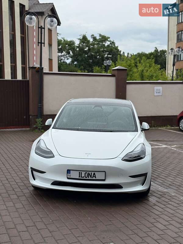 Tesla Model 3 (2023)