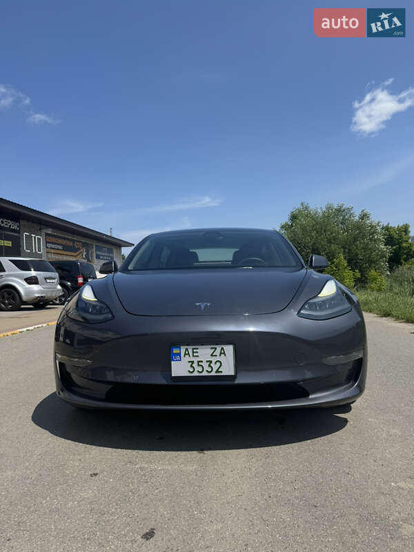 Tesla Model 3 (2022)