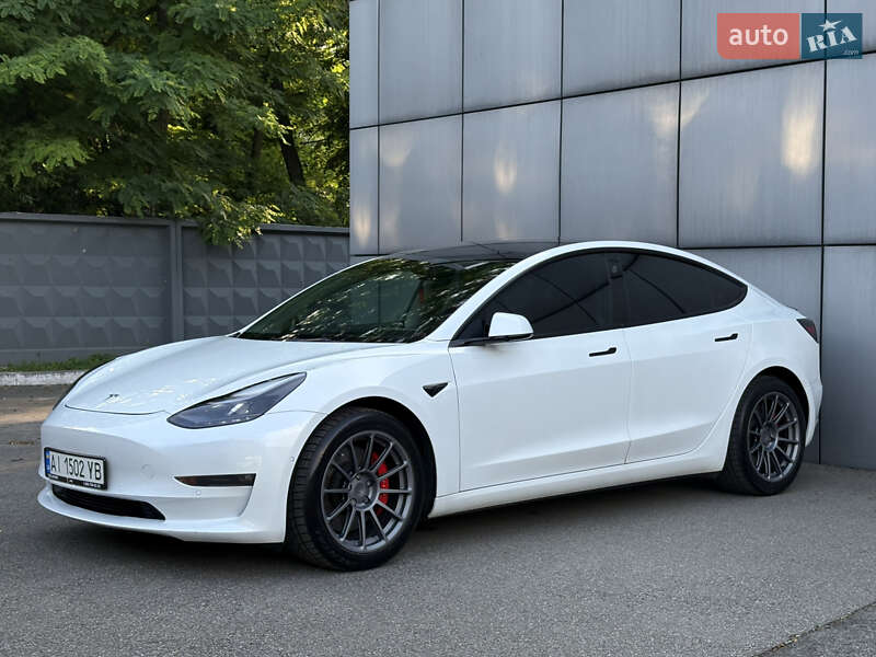 Tesla Model 3 (2022)