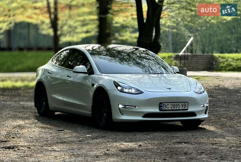 Tesla Model 3 (2022)