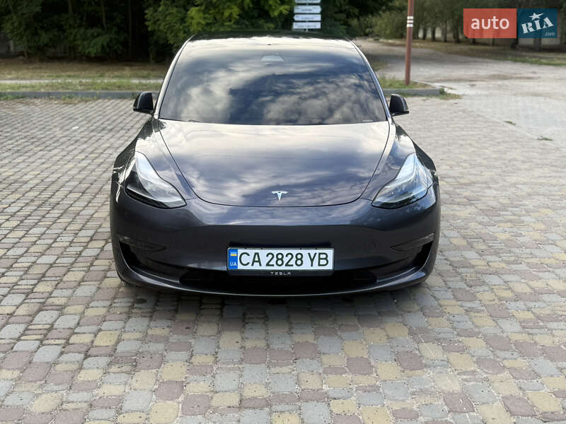 Tesla Model 3 (2023)