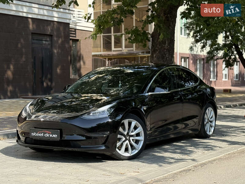 Tesla Model 3 (2019)