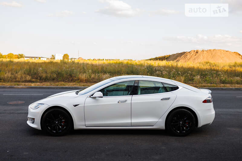 Tesla Model s (2018)