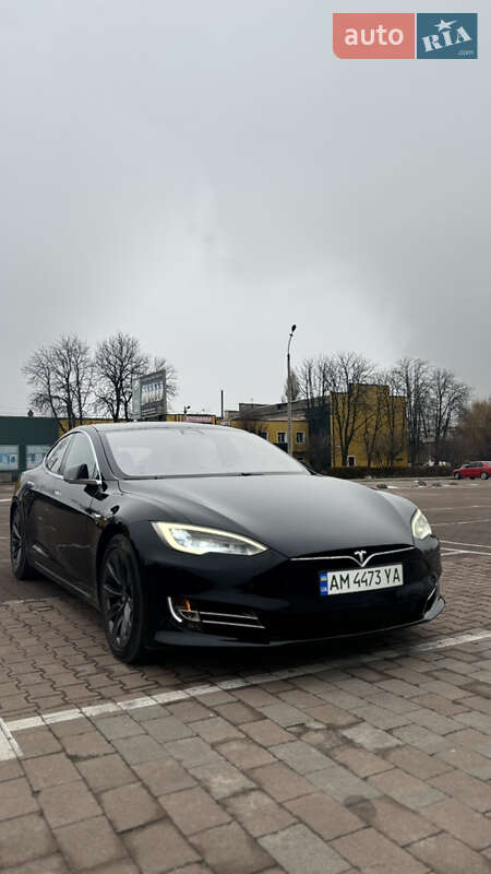 Tesla Model s (2019)