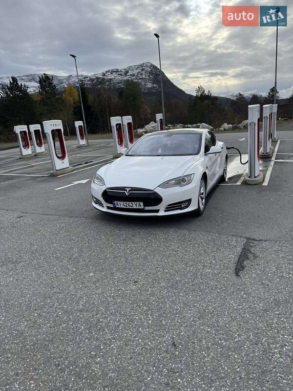 Tesla Model s (2012)