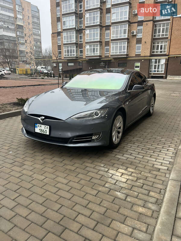 Tesla Model s (2013)