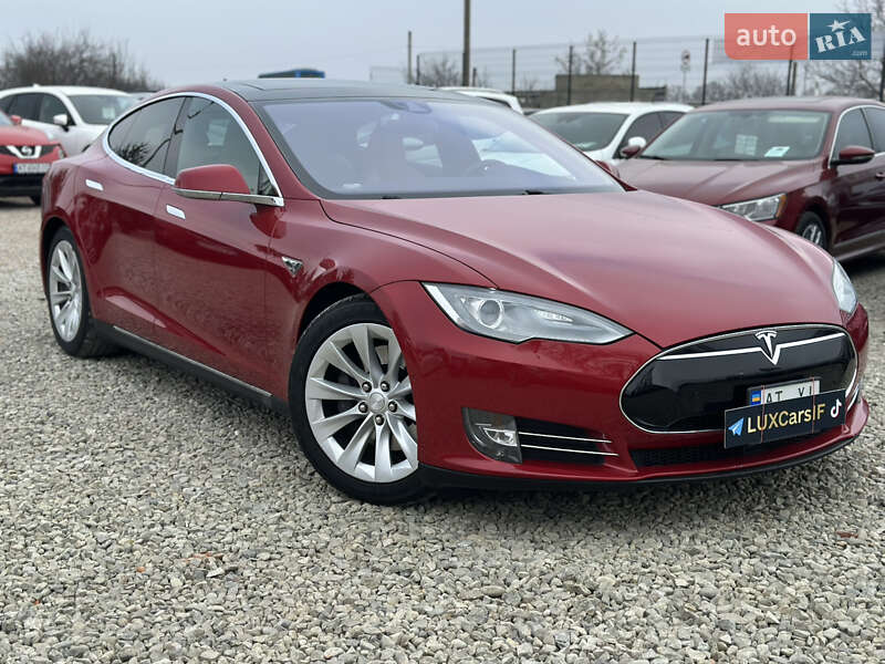 Tesla Model s (2016)