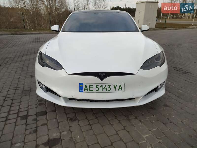 Tesla Model s (2016)