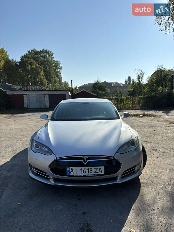 Tesla Model s (2013)