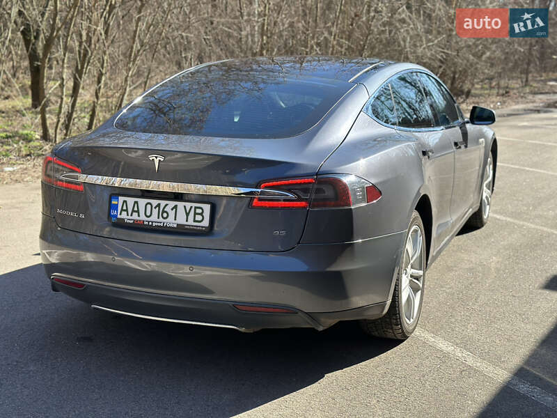 Tesla Model s (2013)