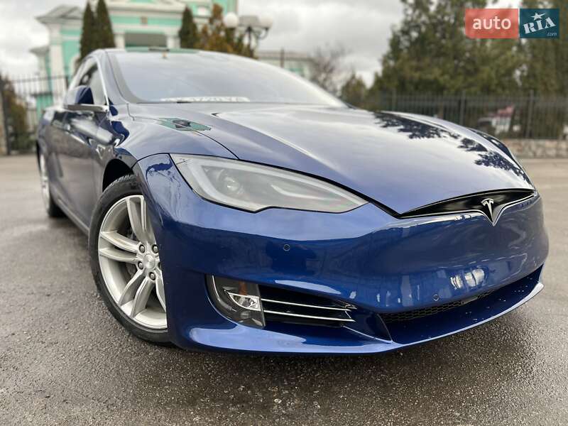 Tesla Model s (2015)