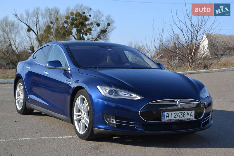 Tesla Model s (2015)