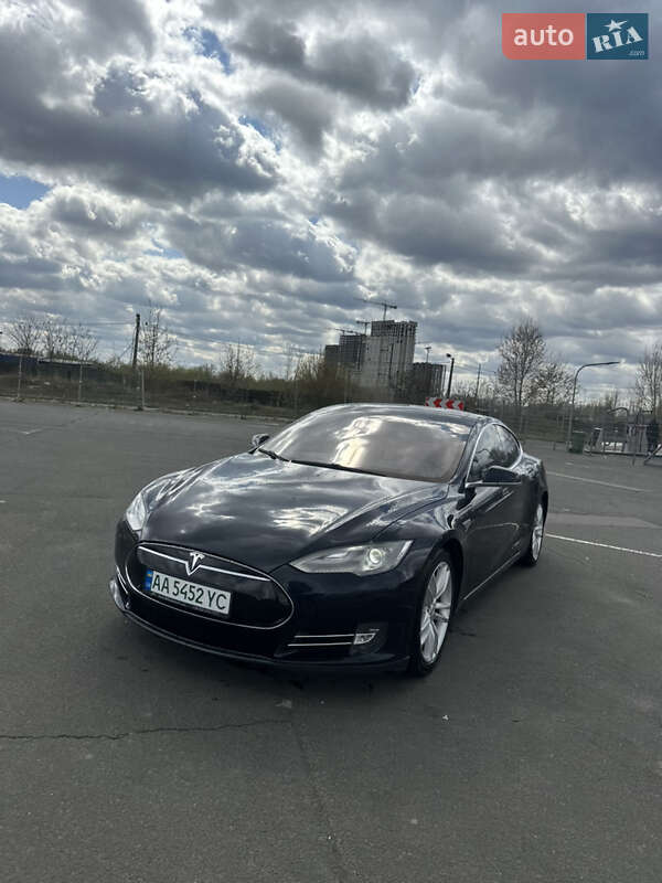 Tesla Model s (2013)