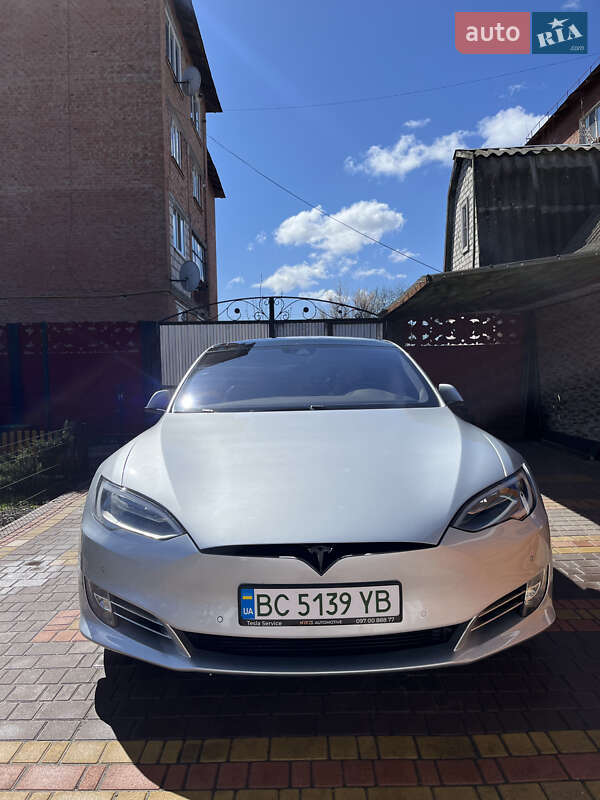 Tesla Model s (2016)