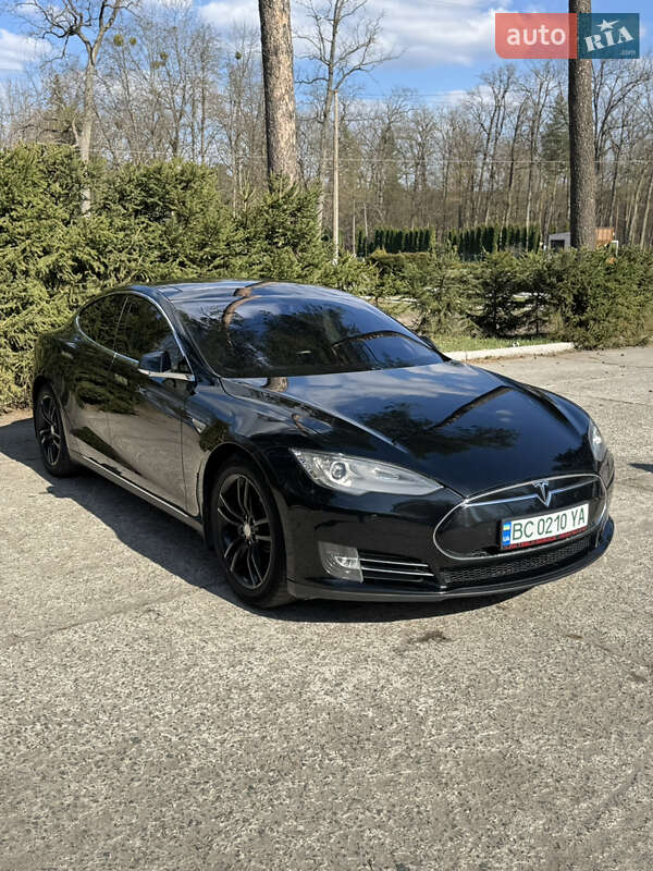 Tesla Model s (2014)