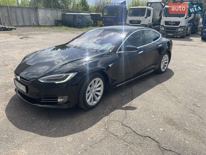 Tesla Model s (2018)