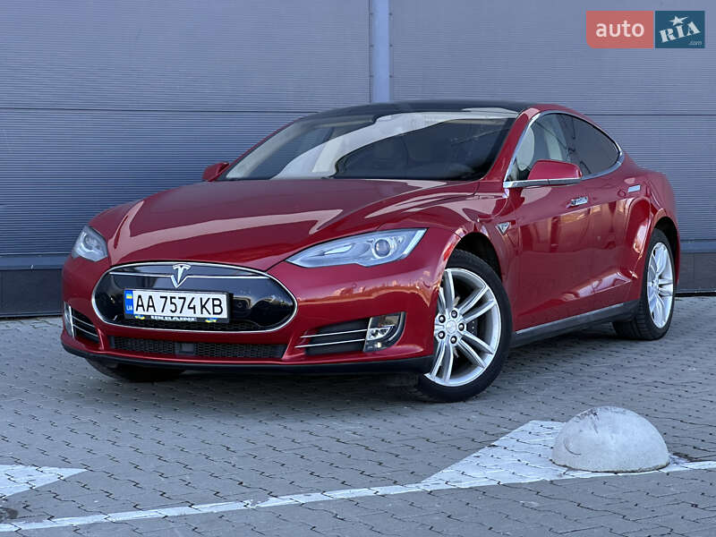 Tesla Model s (2015)