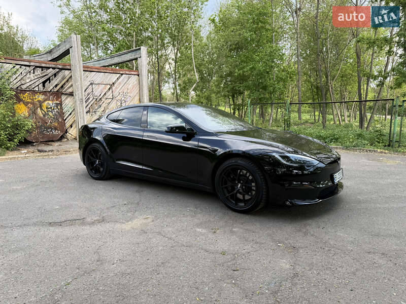 Tesla Model s (2021)