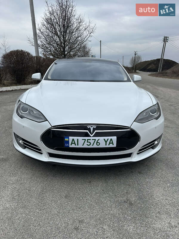 Tesla Model s (2013)