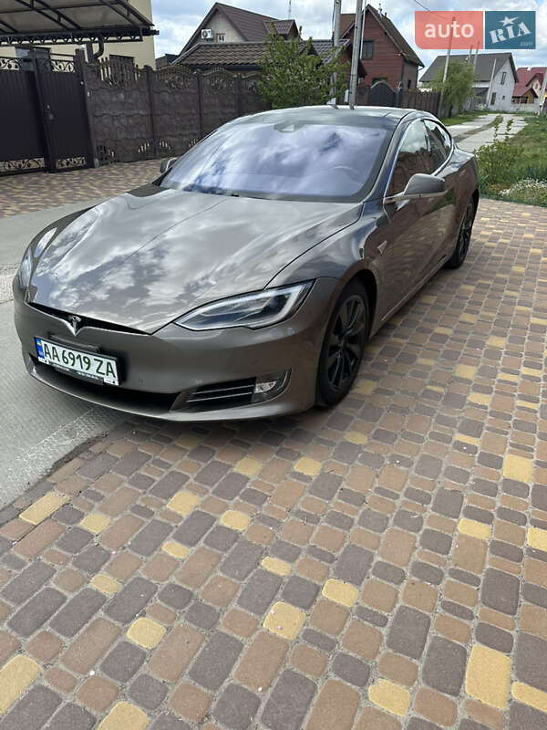 Tesla Model s (2016)