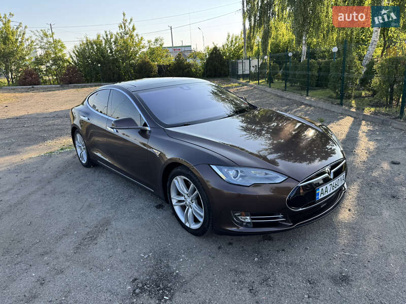 Tesla Model s (2014)