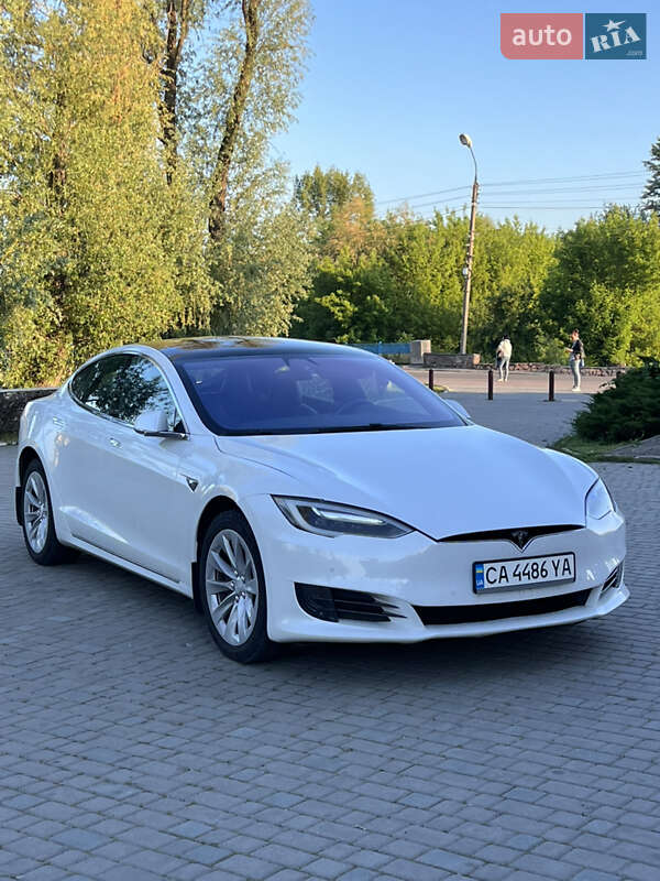 Tesla Model s (2017)