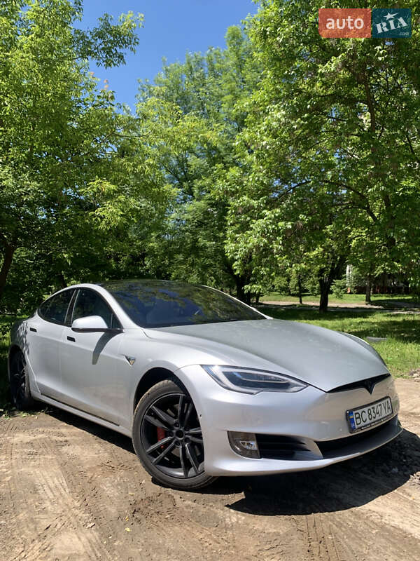 Tesla Model s (2017)