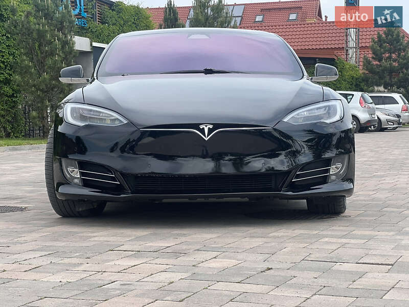 Tesla Model s (2019)