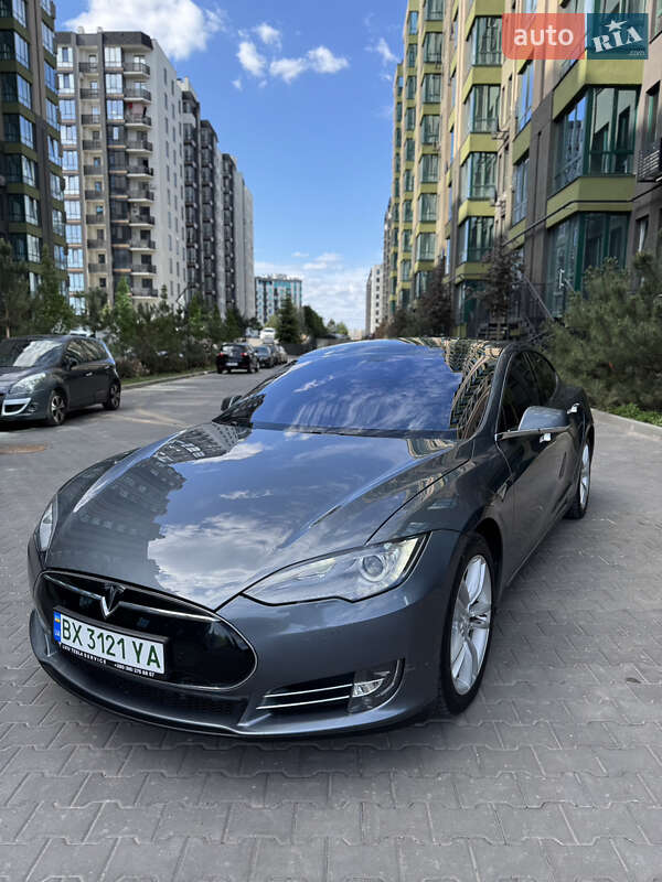 Tesla Model s (2014)