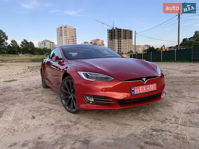 Tesla Model s (2018)