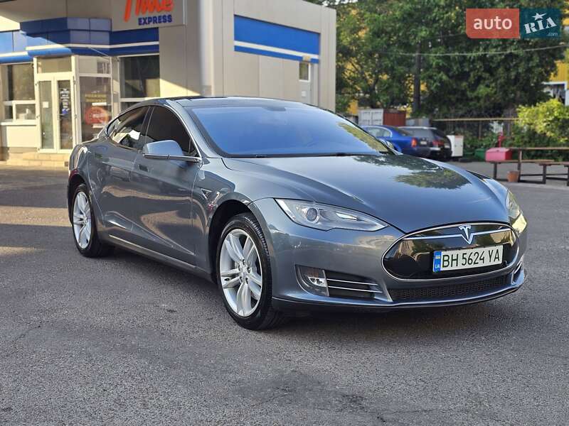 Tesla Model s (2013)