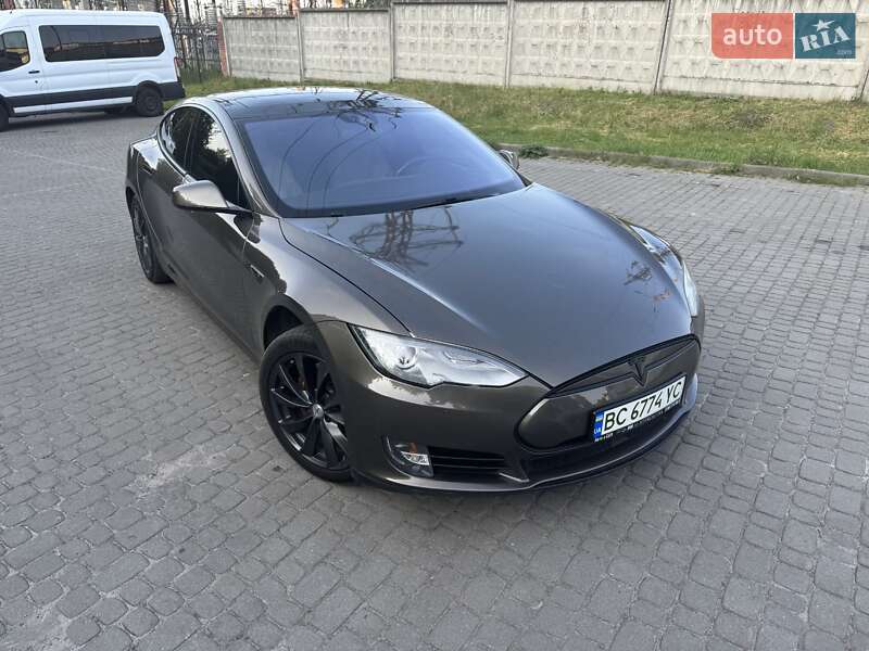 Tesla Model s (2015)